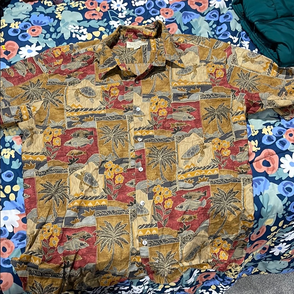 Tori Richard Button Down Turtle Beach Hawaiian Shirt Excellent Condition